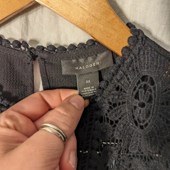 Halogen black sleeveless blouse with lace detail, women's size extra small T9 - Picture 3 of 5